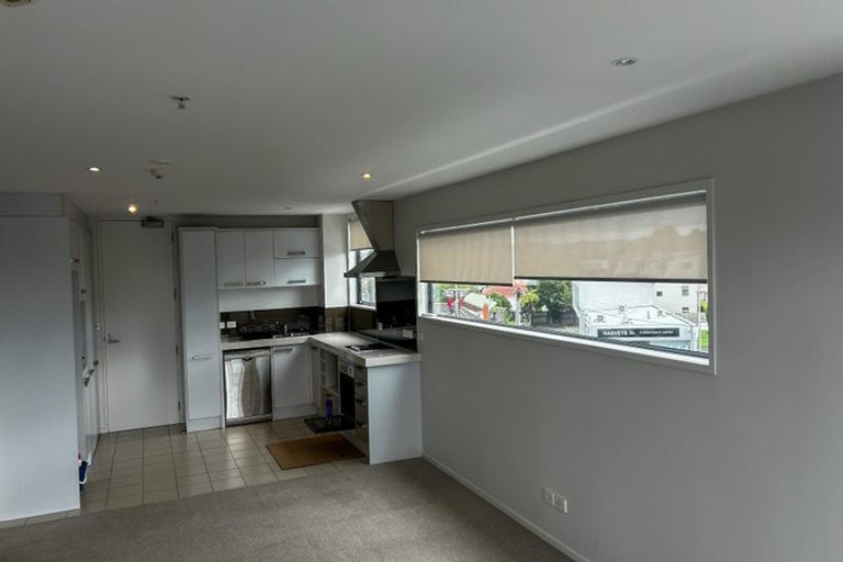 Photo of property in Bella Vista, 2d/84 Gunner Drive, Te Atatu Peninsula, Auckland, 0610