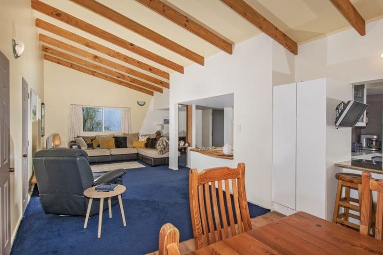 Photo of property in 14 Matakohe Place, Portland, Whangarei, 0178