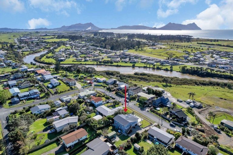 Photo of property in 16 Seaview Road, Ruakaka, 0116