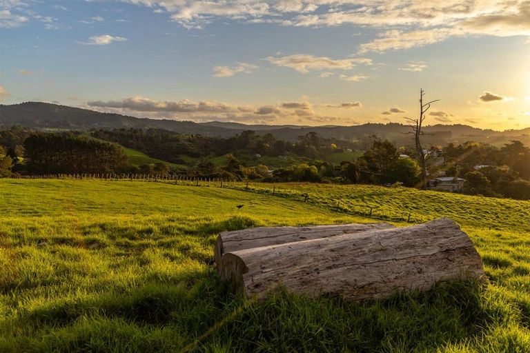 Photo of property in 90 Mcentee Road, Waitakere, Auckland, 0816