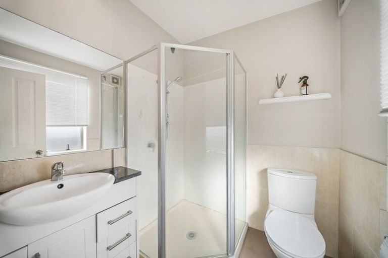 Photo of property in 14/6 Islington Avenue, New Lynn, Auckland, 0600