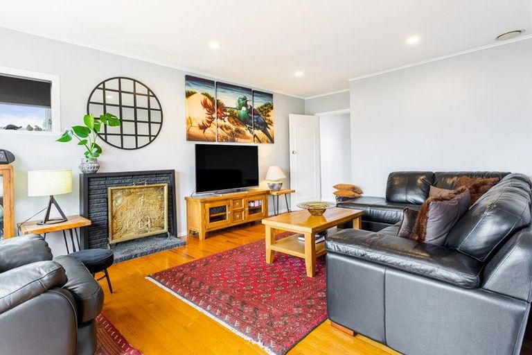 Photo of property in 1/37 Weldene Avenue, Glenfield, Auckland, 0629