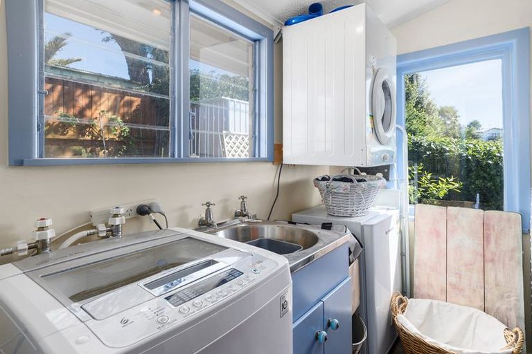 Photo of property in 36 Omokoroa Road, Omokoroa, 3114