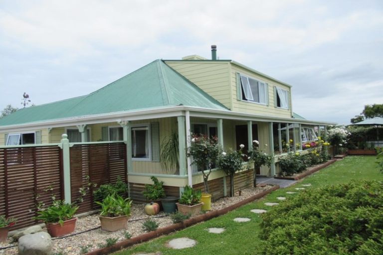 Photo of property in 104 Cd Farm Road, Levin, 5571