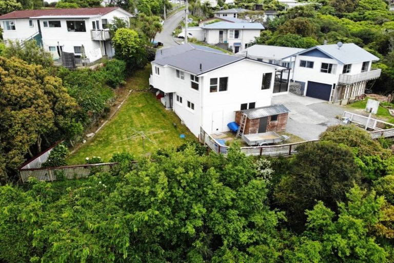 Photo of property in 9 Blandford Way, Newlands, Wellington, 6037