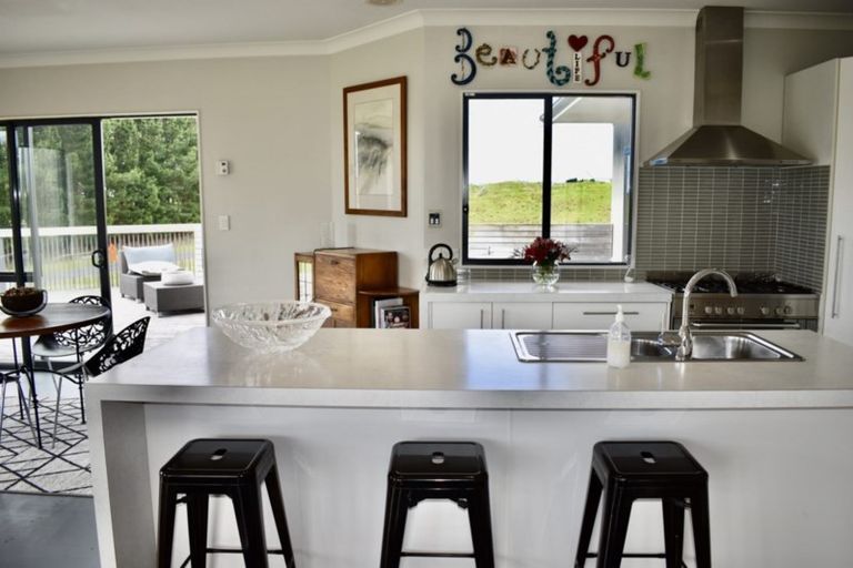 Photo of property in 9 Waitaheke Road, Te Horo, Otaki, 5581