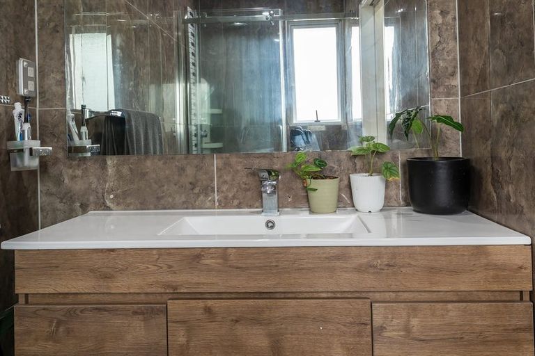 Photo of property in 61a Cobham Crescent, Kelston, Auckland, 0602