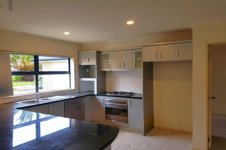 Photo of property in 19 Rangi Avenue, Schnapper Rock, Auckland, 0632