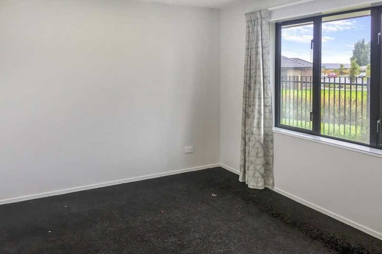Photo of property in 6 Luxembourg Crescent, Halswell, Christchurch, 8025