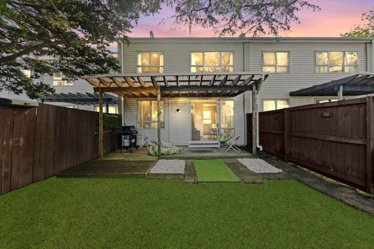 Photo of property in 17a Oakland Avenue, Papatoetoe, Auckland, 2025