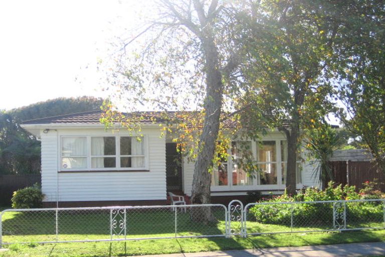 Photo of property in 35 Mclean Avenue, Papatoetoe, Auckland, 2025