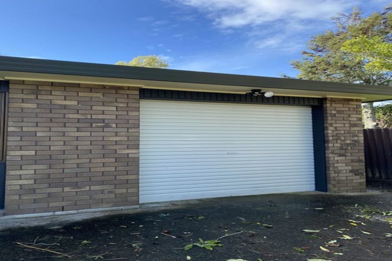 Photo of property in 2/3 Kaurilands Road, Titirangi, Auckland, 0604