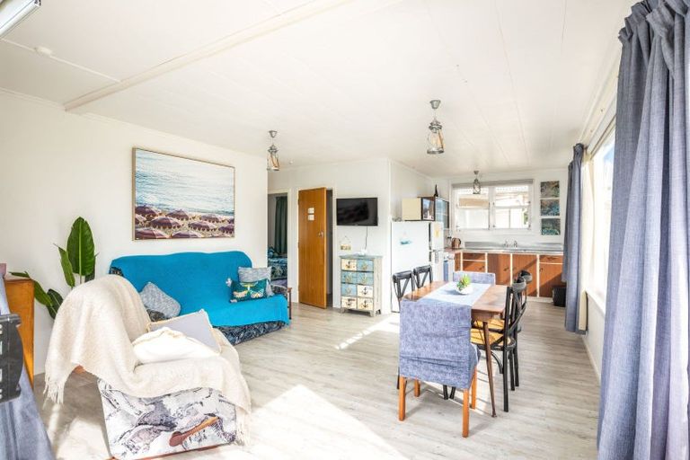 Photo of property in 100 Eighth Avenue, Urenui, 4377