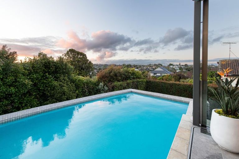 Photo of property in 3a Kowhai Road, Mairangi Bay, Auckland, 0630