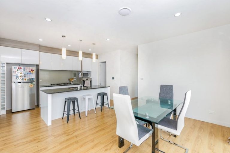 Photo of property in 5 Twin Parks Rise, Papakura, 2110