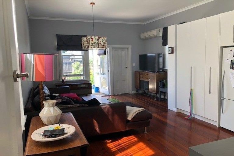 Photo of property in 10 Milton Street, Berhampore, Wellington, 6023