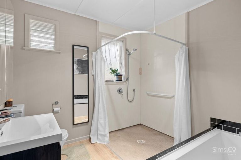 Photo of property in 4 Glenn Street, Castlecliff, Whanganui, 4501