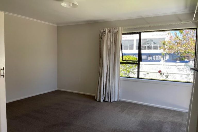 Photo of property in 28 Carbine Road, Mount Wellington, Auckland, 1060