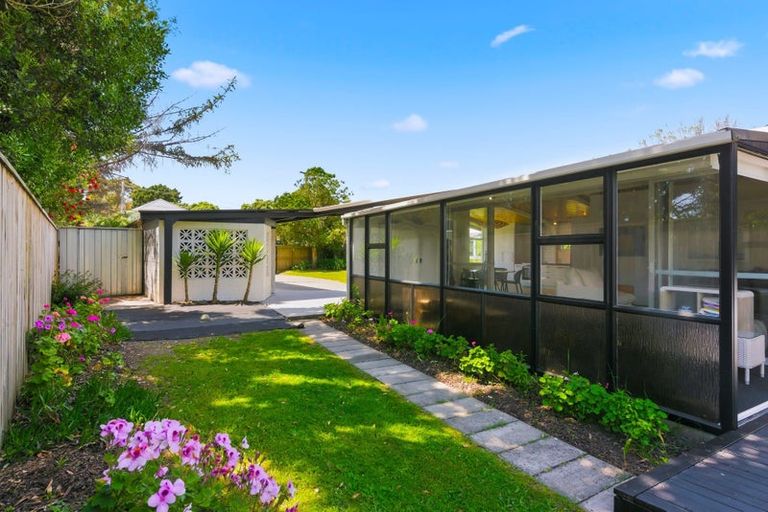 Photo of property in 32 Te Moana Road, Waikanae Beach, Waikanae, 5036