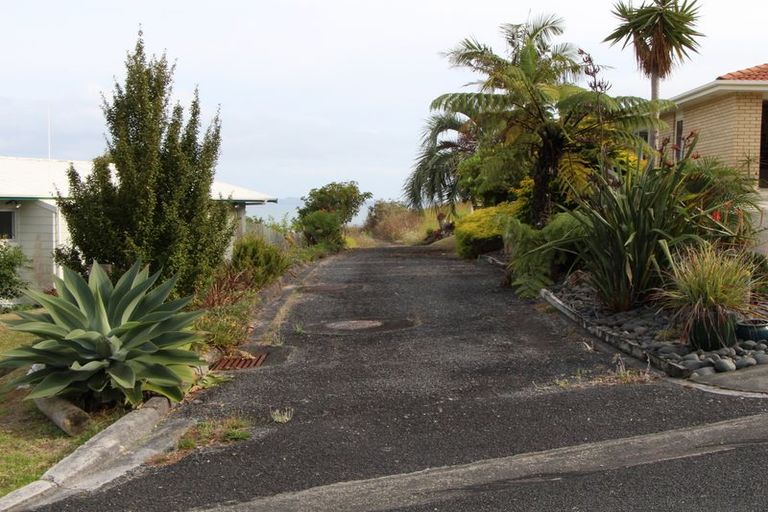 Photo of property in 10 Dudley Crescent, Cable Bay, 0420