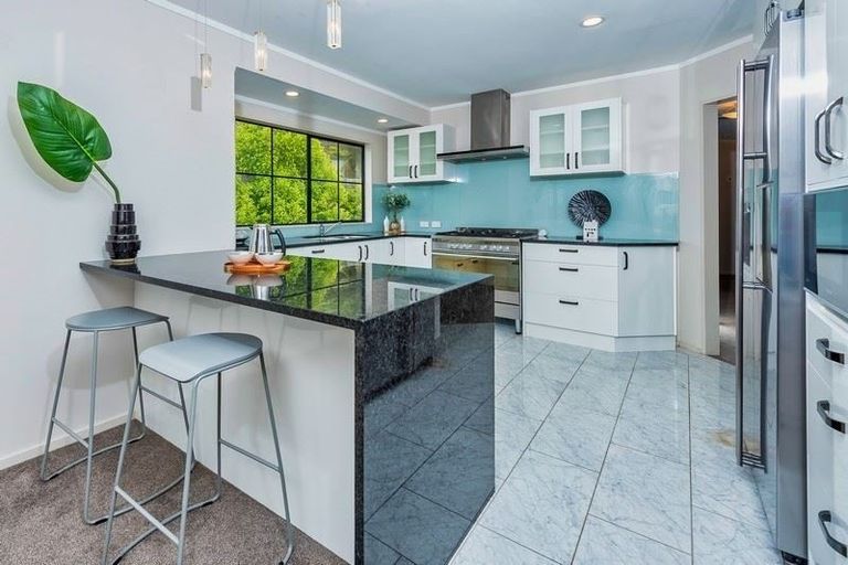 Photo of property in 11 Raphael Place, West Harbour, Auckland, 0618