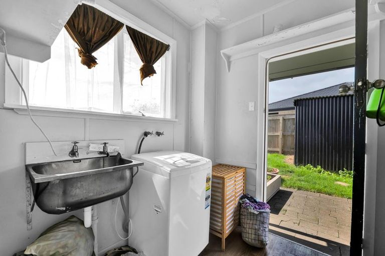 Photo of property in 22 Cook Street, Marfell, New Plymouth, 4310