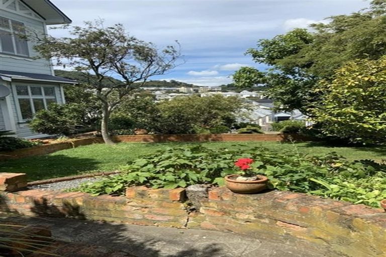 Photo of property in 4 Batham Drive, Mount Victoria, Wellington, 6011