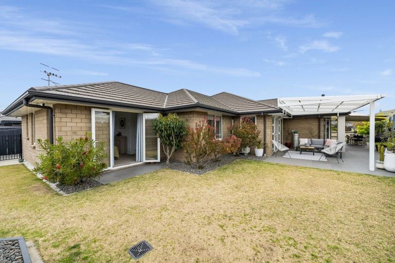 Photo of property in 17 Rainey Crescent, Papamoa Beach, Papamoa, 3118