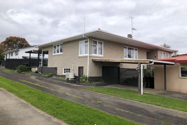 Photo of property in 22 Matipo Road, Te Atatu Peninsula, Auckland, 0610