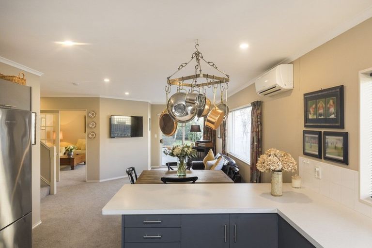 Photo of property in 30 Kilkenny Place, Fitzherbert, Palmerston North, 4410