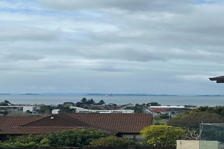 Photo of property in 1b Robin Lane, Browns Bay, Auckland, 0630