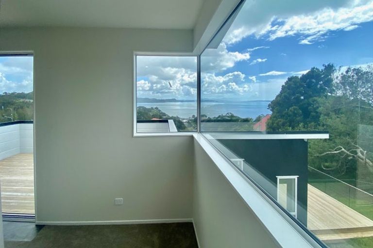 Photo of property in 4 Vipond Road, Stanmore Bay, Whangaparaoa, 0932