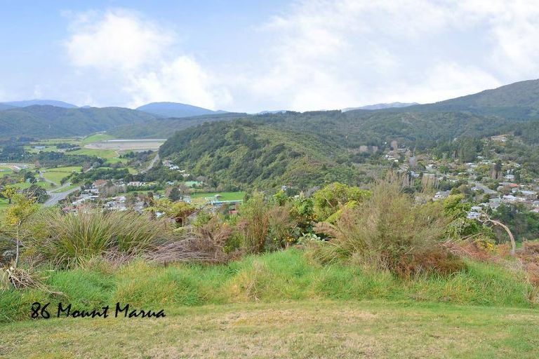 Photo of property in 86 Mount Marua Way, Timberlea, Upper Hutt, 5018