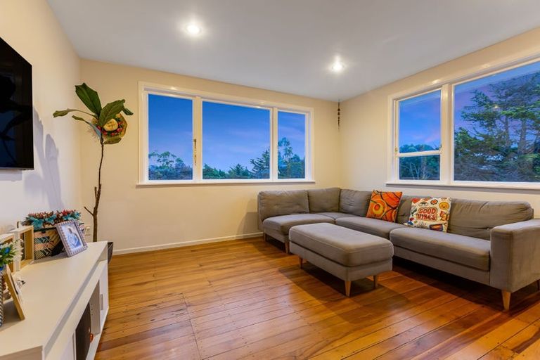 Photo of property in 16 Sasanof View, Ascot Park, Porirua, 5024