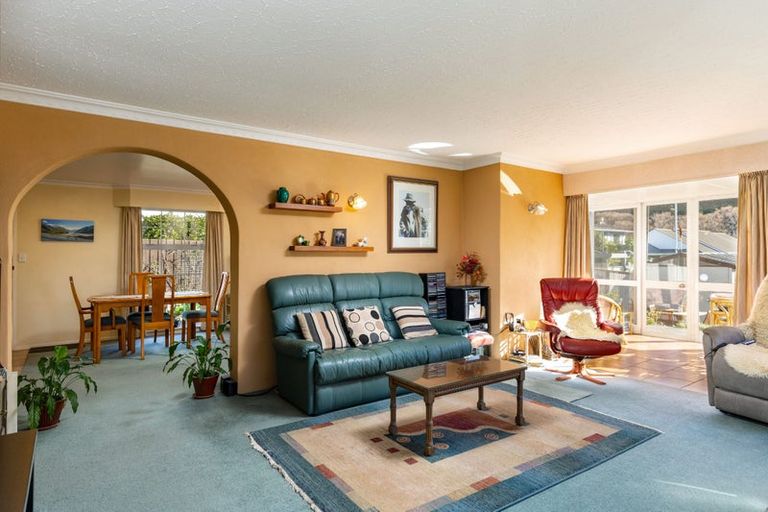 Photo of property in 16 Huia Street, Waikawa, Picton, 7220