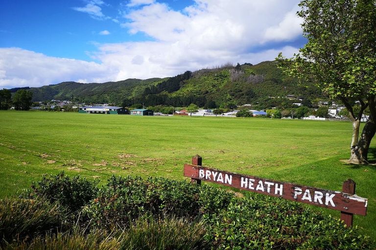 Photo of property in 2/26 Fitzherbert Road, Wainuiomata, Lower Hutt, 5014