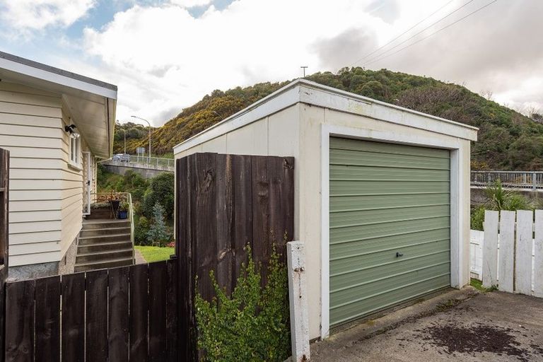 Photo of property in 273 Middleton Road, Glenside, Wellington, 6037