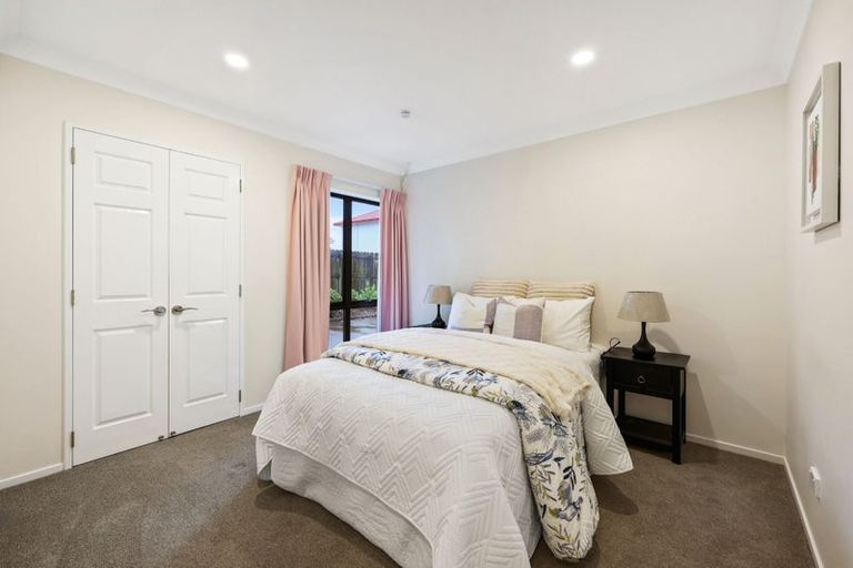 Photo of property in 1/17 Penruddocke Road, Half Moon Bay, Auckland, 2012