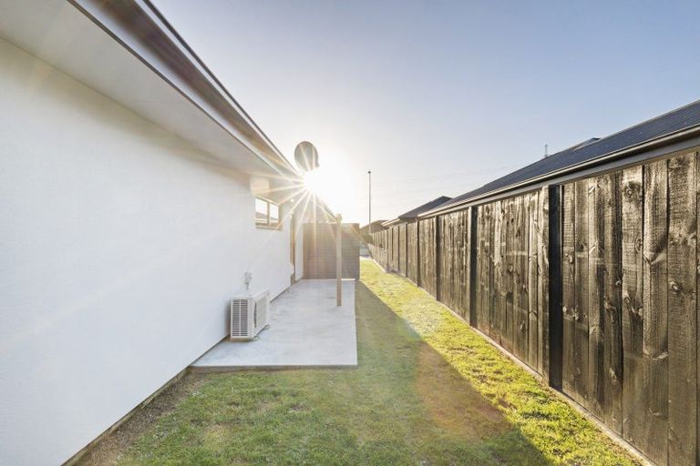 Photo of property in 32 Atlantic Drive, Fitzherbert, Palmerston North, 4410