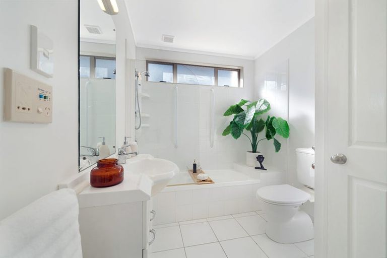 Photo of property in 8 Lockington Avenue, Henderson, Auckland, 0612