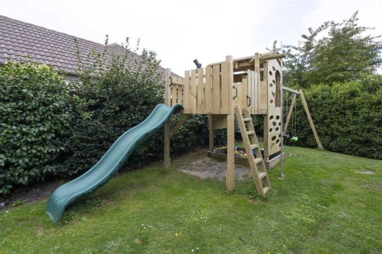 Photo of property in 6 Heaphy Place, Casebrook, Christchurch, 8051