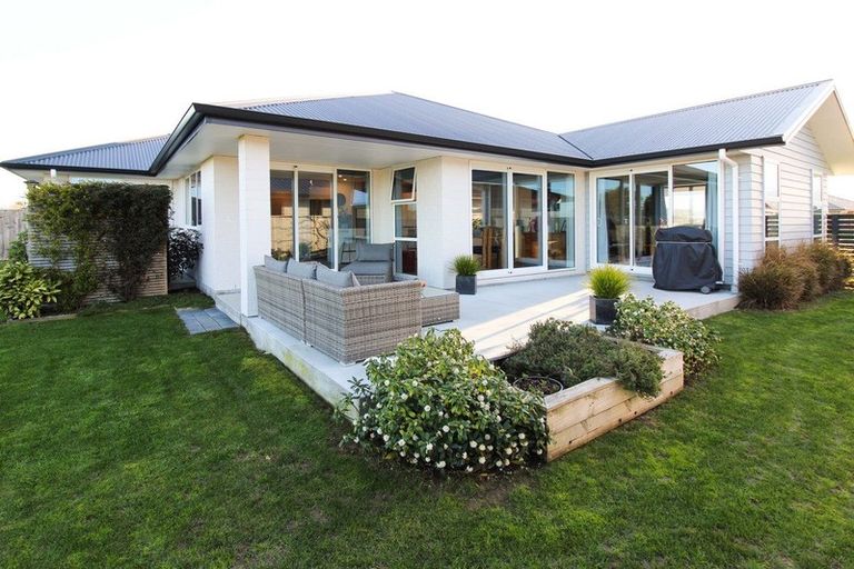 Photo of property in 28 Feist Street, Carterton, 5713