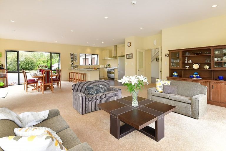 Photo of property in 15 Koraha Road, Kumeu, 0892