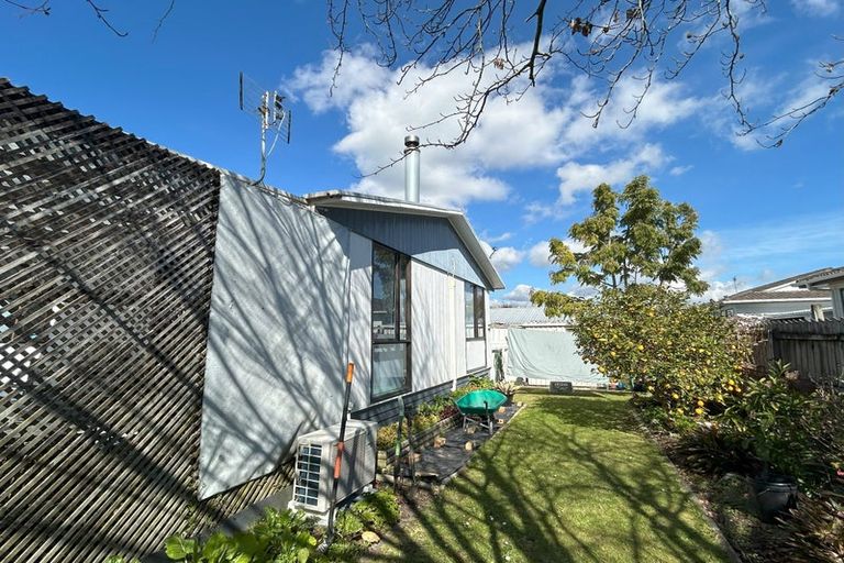 Photo of property in 2/141 Carnoustie Drive, Wattle Downs, Auckland, 2103