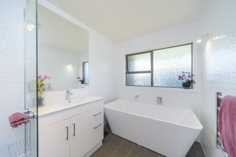 Photo of property in 15 Truscott Grove, Awapuni, Palmerston North, 4412