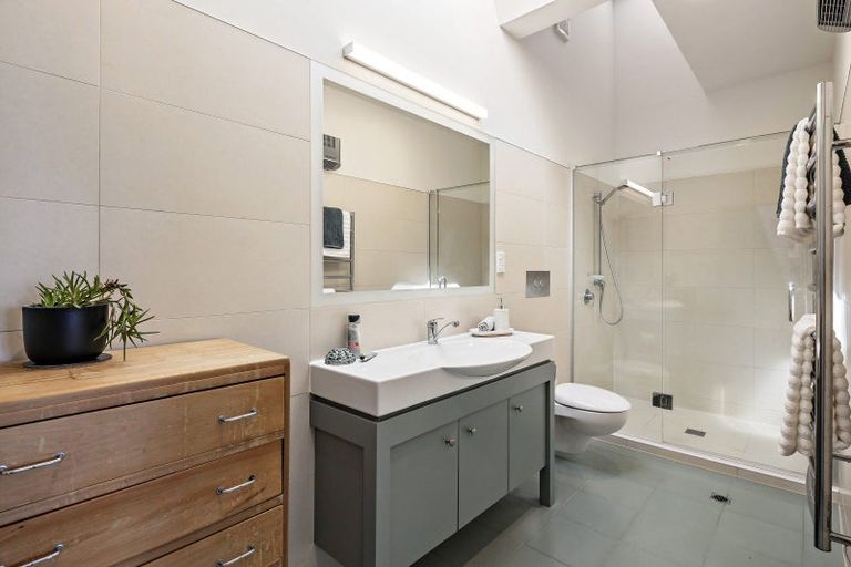 Photo of property in 107-109 Muritai Road, Eastbourne, Lower Hutt, 5013