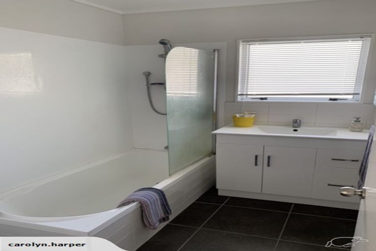 Photo of property in 2/30 Norwood Road, Bayswater, Auckland, 0622
