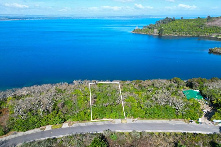 Photo of property in 77 Parawera Drive, Acacia Bay, Taupo, 3330