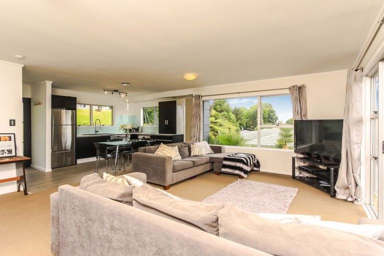 Photo of property in 1/135a Glengarry Road, Glen Eden, Auckland, 0602