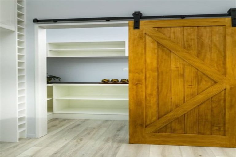 Photo of property in 16 Barrique Road, Kumeu, 0810